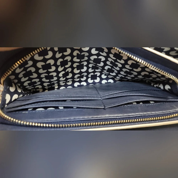 Vera Bradley navy blue shoulder vegan leather convertible clutch handbag - Picture 8 of 8